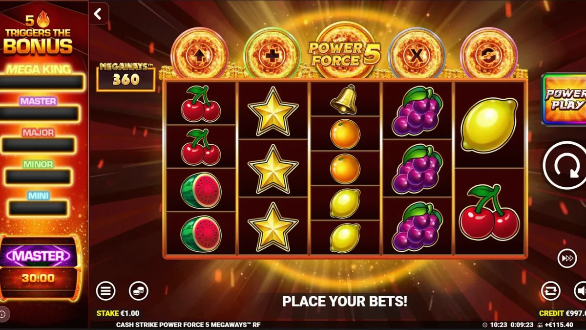 Tampilan antarmuka seluler slot Cash Strike Power Force 5 Megaways dengan simbol buah klasik.